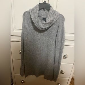 American Eagle Long grey turtle neck sweater